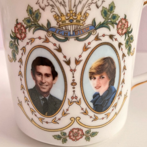 Royal Wedding Commemorative Teacup 1981 - Picture 2 of 7